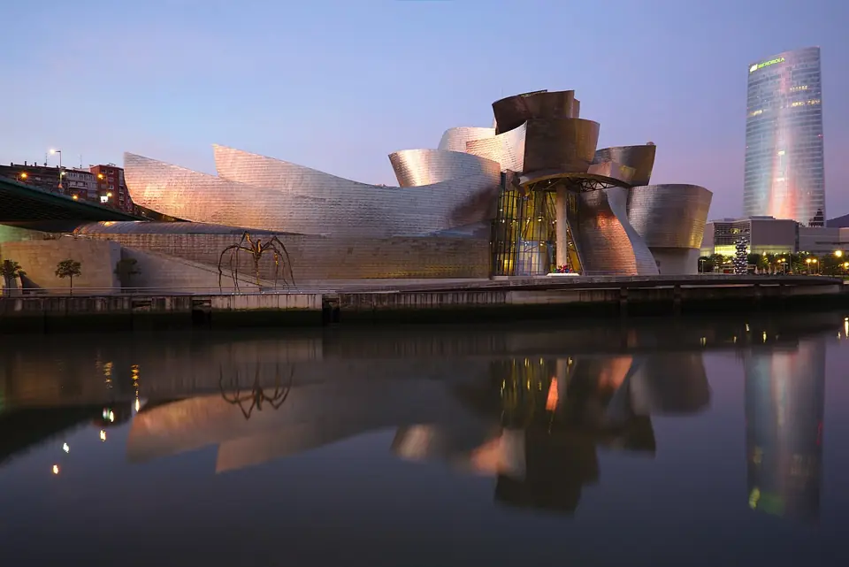 Museo Guggenheim junto a la ría