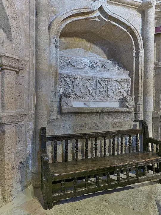 Detalle de un sepulcro en la concatedral