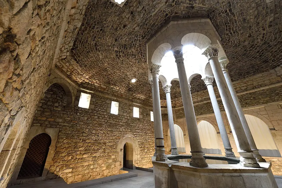 Interior de los Baños Árabes