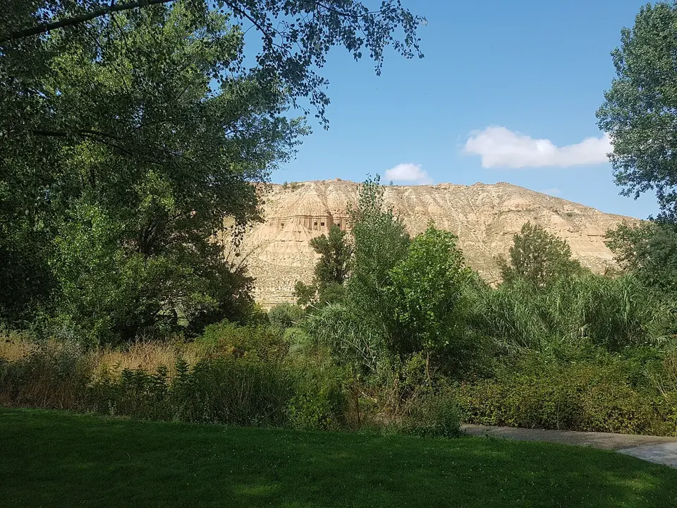 Monte Cantabria desde el Parque del Ebro