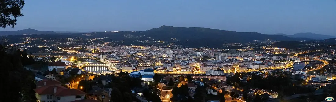 Vista nocturna de Pontevedra