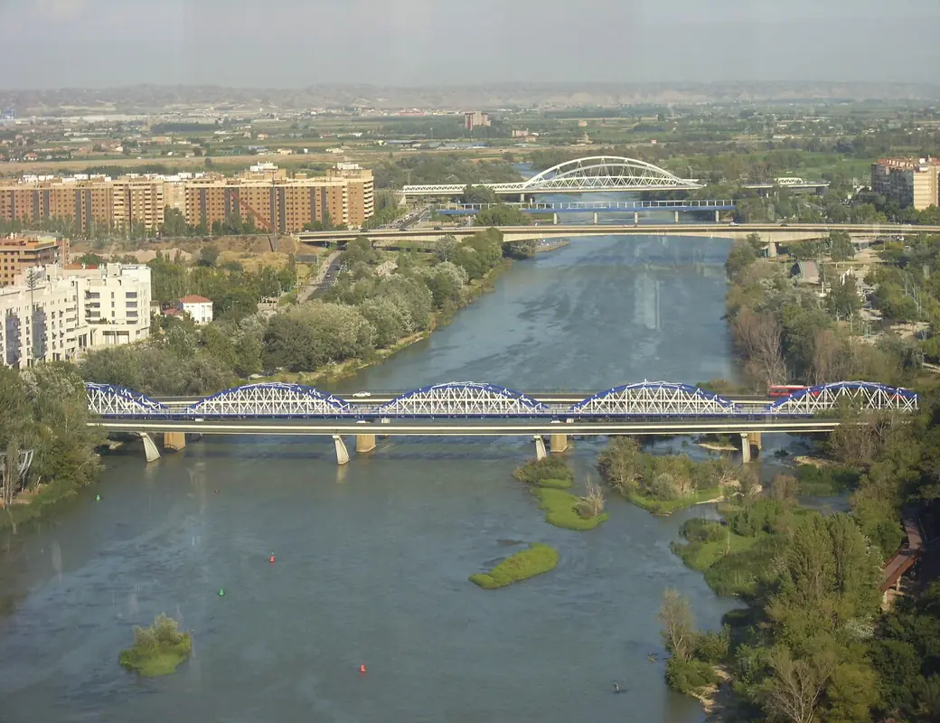 Zaragoza junto al Ebro